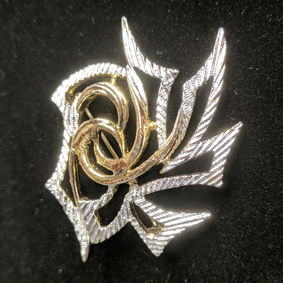 Sarah Coventry Smooth / Textured Two Tone Openwork Abstract Design Brooch Pin - Picture 3 of 9